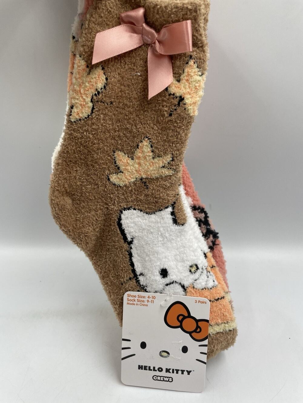 Hello Kitty 2026 Fall Harvest Fuzzy Crew Socks Womens 3 Pairs Size 4-10 NEW